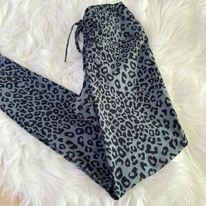 ɴᴡᴏᴛ ʜɪɢʜ-ʀɪꜱᴇ ʀᴜᴄʜᴇ ꜰʀᴏɴᴛ ʟᴇᴏᴘᴀʀᴅ ᴘʀɪɴᴛ ʟᴇɢɢɪɴɢꜱ